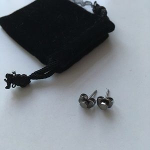 Eddie Borgo gun metal tone earring